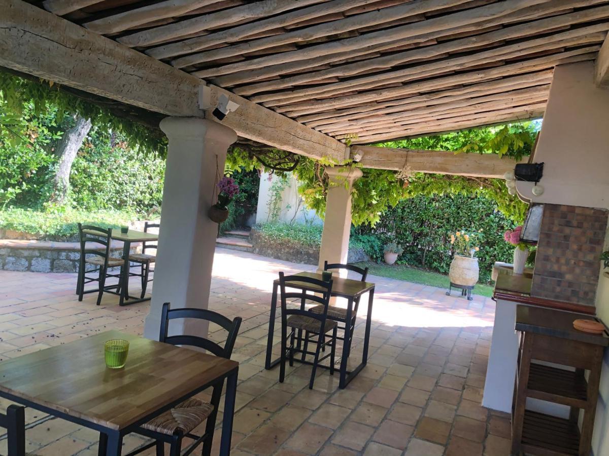 Le Mas De La Source Acomodação com café da manhã Mougins Exterior foto