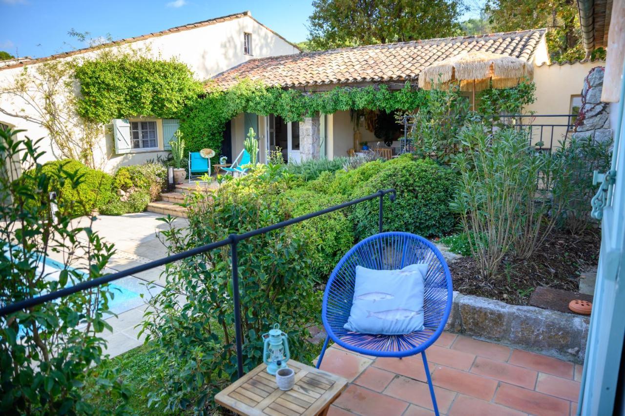 Le Mas De La Source Acomodação com café da manhã Mougins Exterior foto