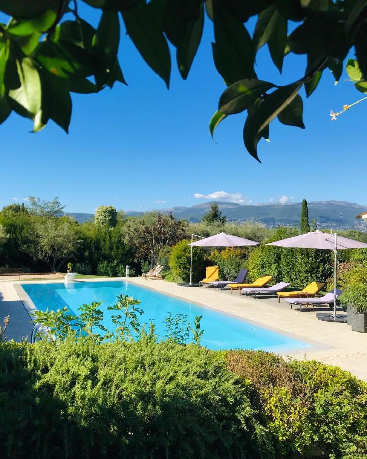 Le Mas De La Source Acomodação com café da manhã Mougins Exterior foto