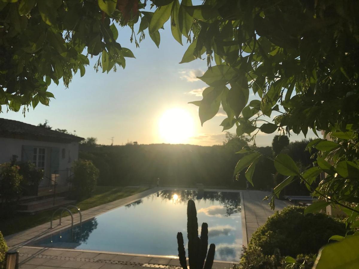 Le Mas De La Source Acomodação com café da manhã Mougins Exterior foto